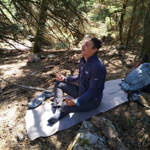 Πεζοπορία και Yoga στην Πάρνηθα: Ευεξία στη Φύση